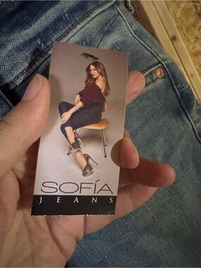 sofia by sofia vergara Blue Ankle Crop Jeans